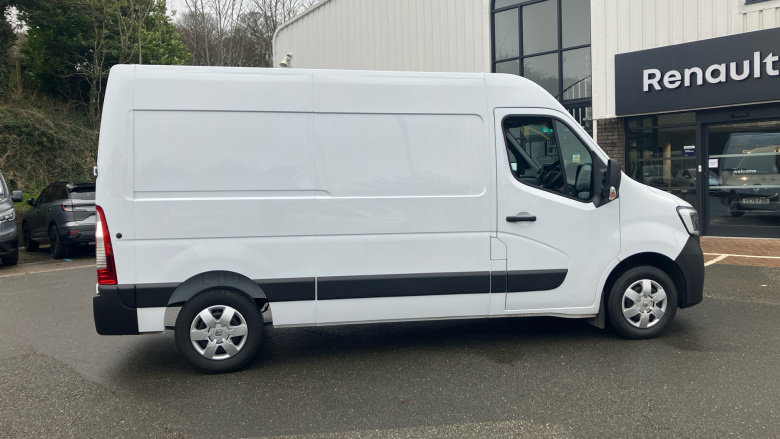 Renault Master Mwb Diesel Fwd MM35dCi 135 Business+ Medium Roof Van